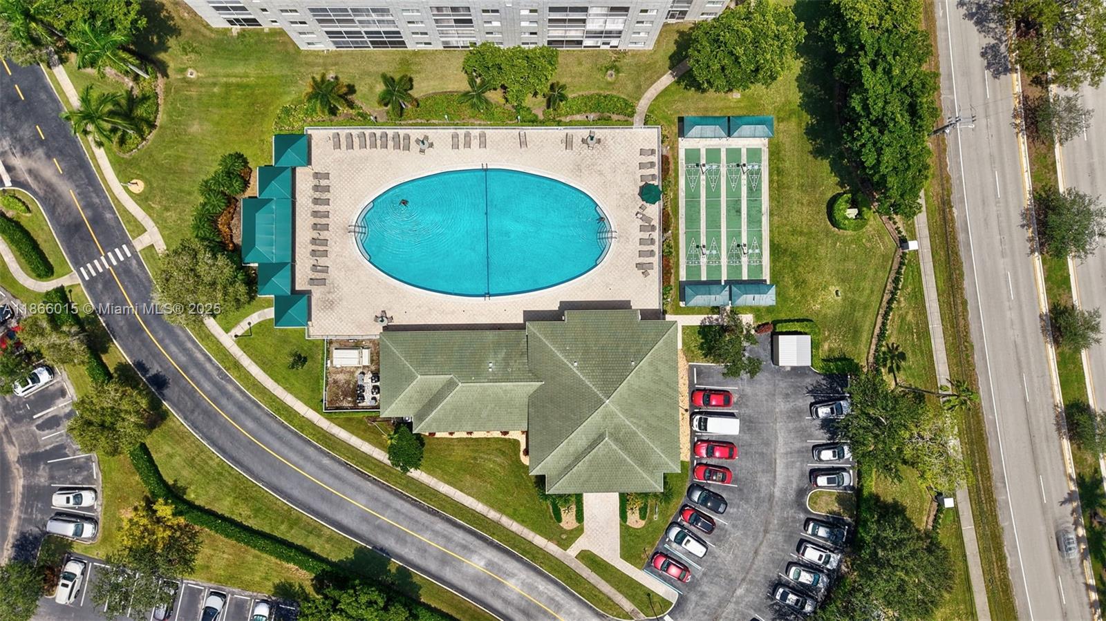SOUTHAMPTON CONDOMINIUM E - Residential