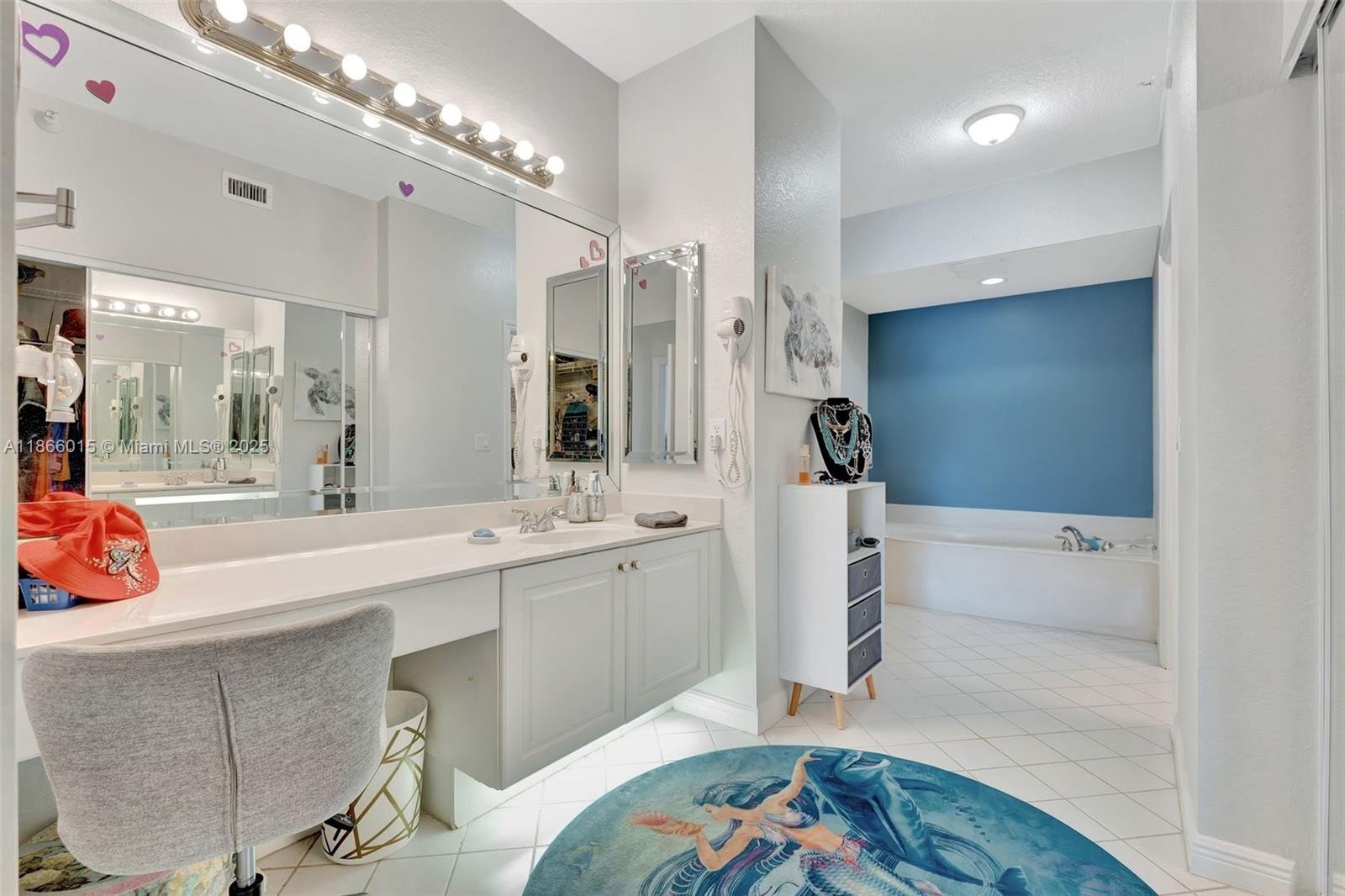 SOUTHAMPTON CONDOMINIUM E - Residential
