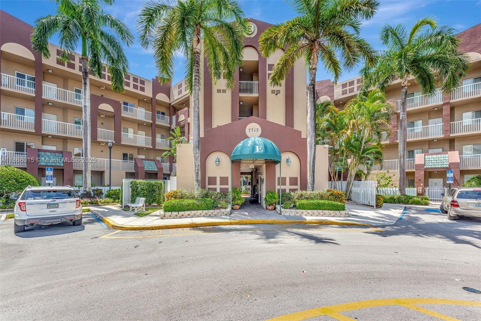 SOUTHAMPTON CONDOMINIUM E - Residential