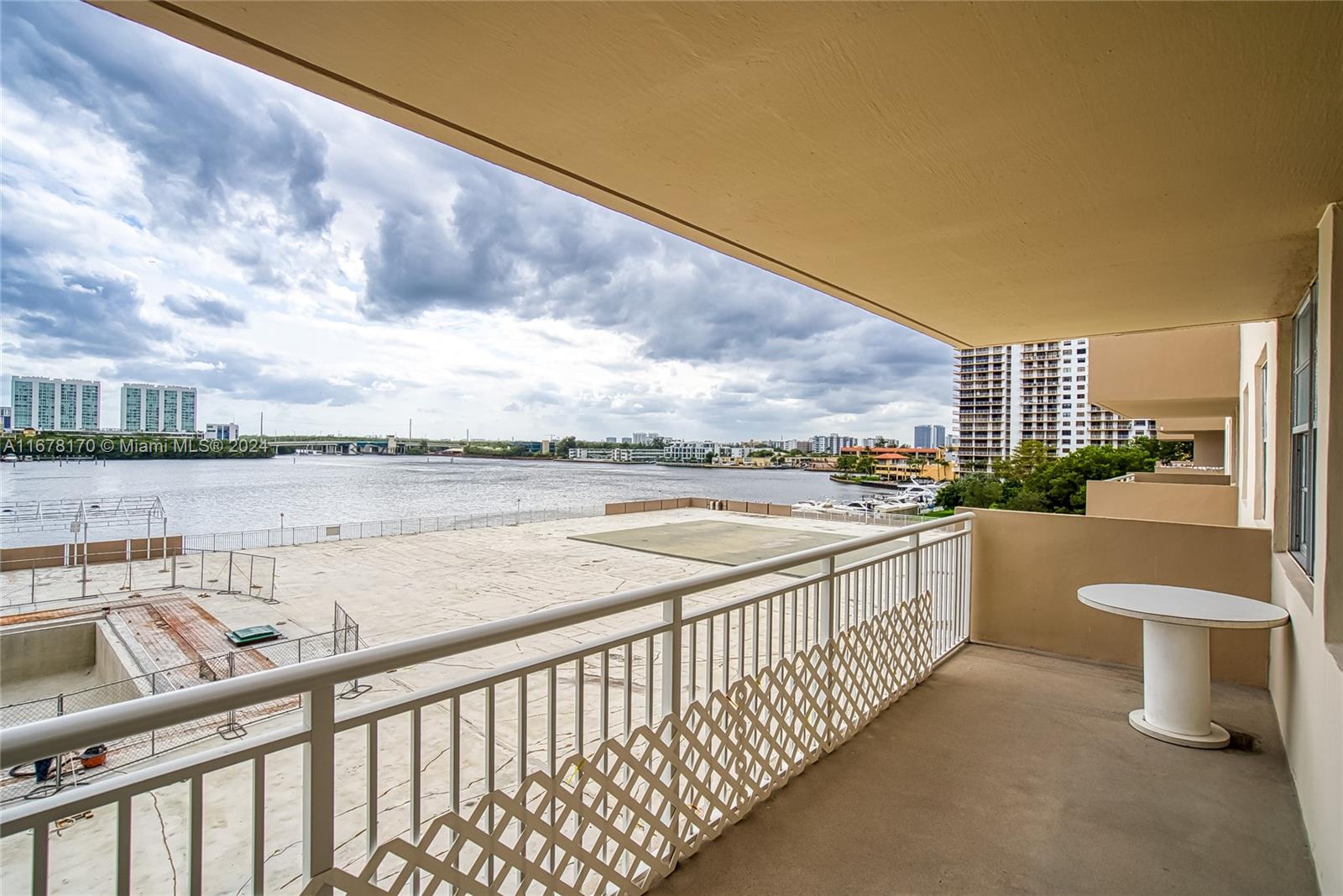 2/2 CONDO ON THE INTRACOASTAL ACROSS THE STREET FROM THE BEACH, GREAT LOCATION. 1 ASSIGNED PARKING. AMENITIES INCLUDE: POOL, GYM, SECURITY, SAUNA, ETC