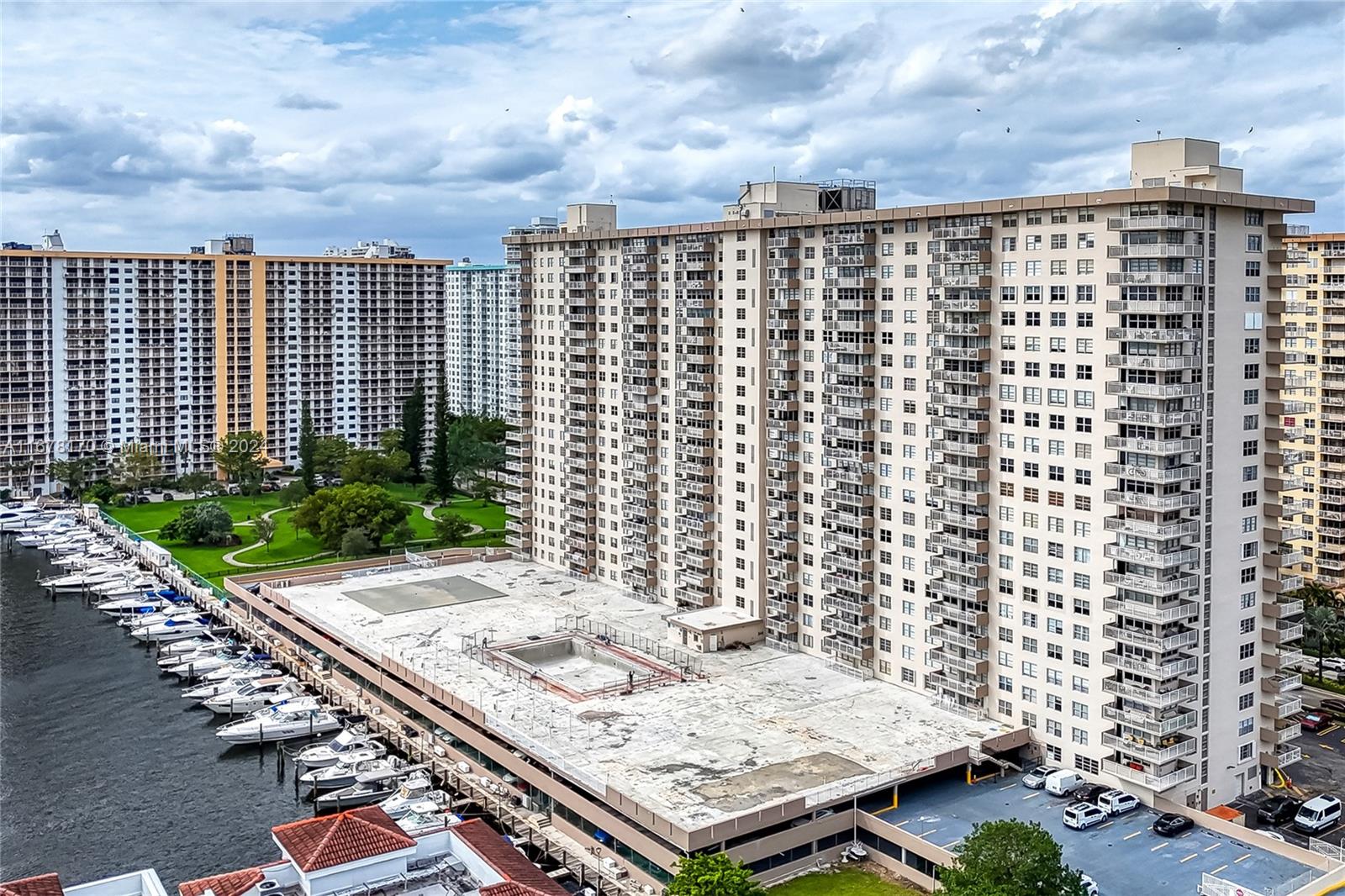 WINSTON TOWERS 100 CONDO - Residential Lease