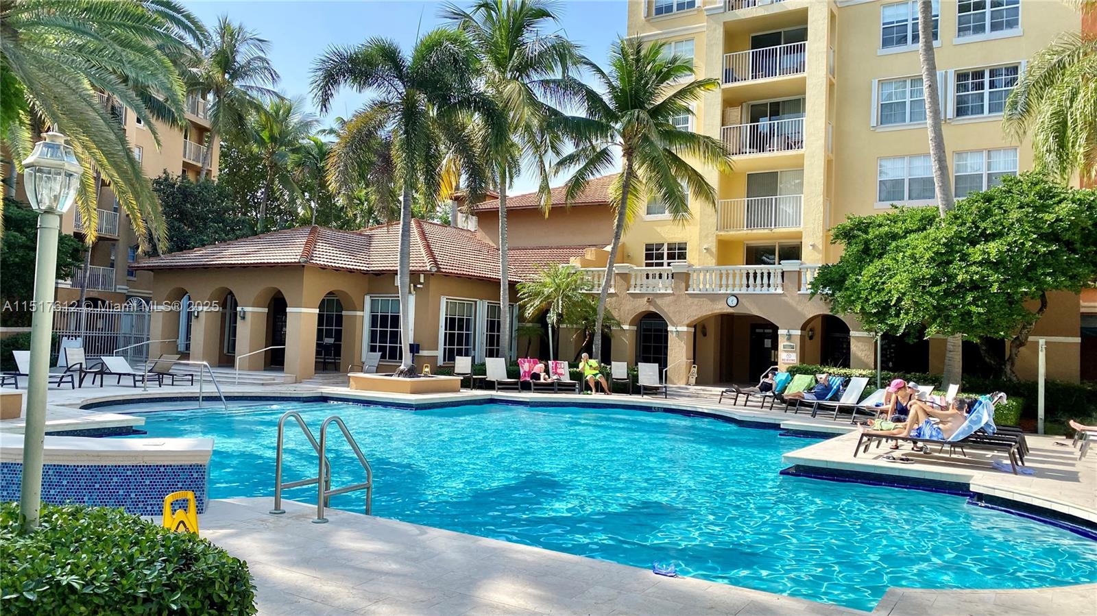 THE YACHT CLUB AT AVENTURA - Residential