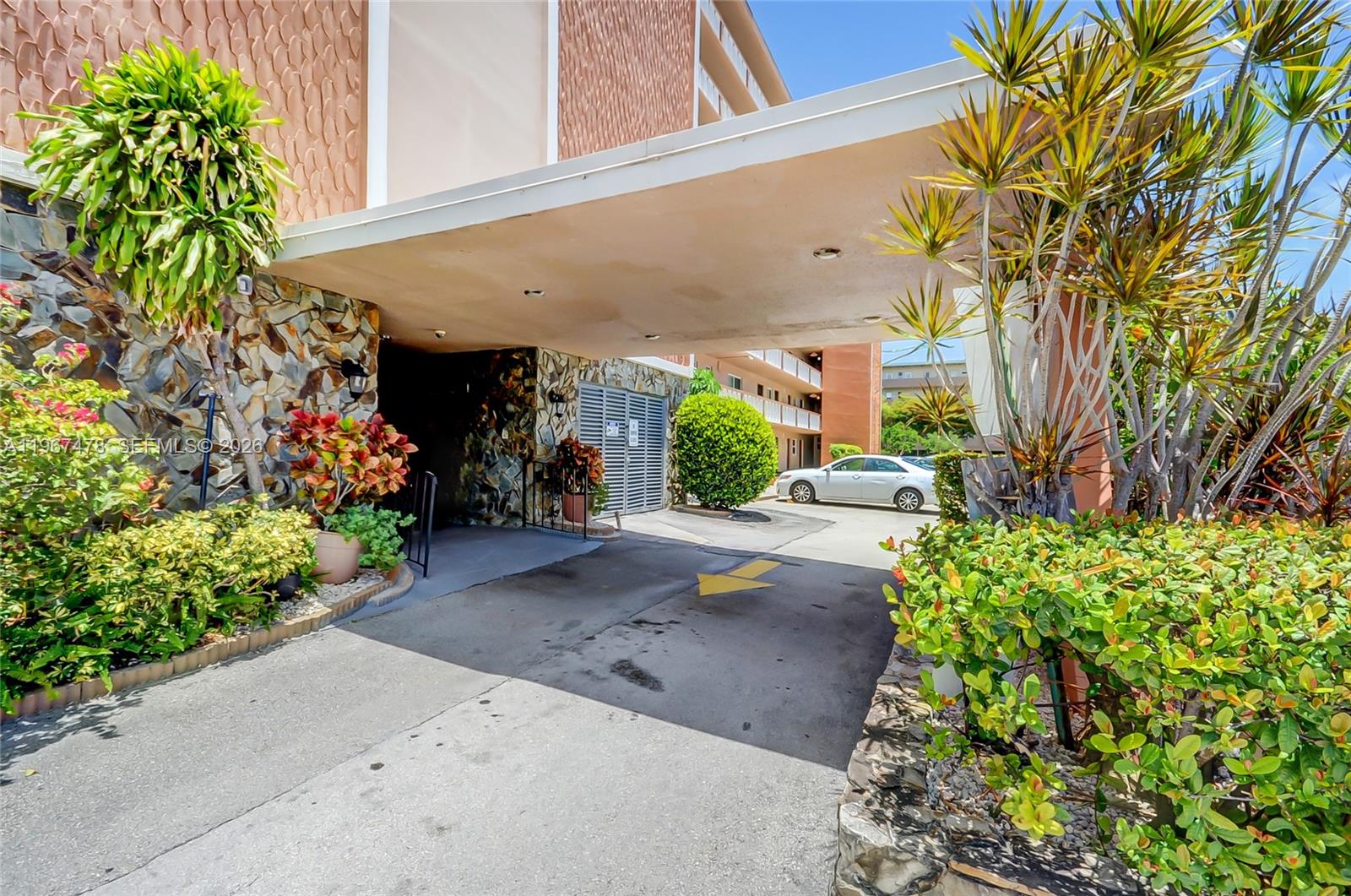 MEADOWBROOK TOWERS CONDO - Residential