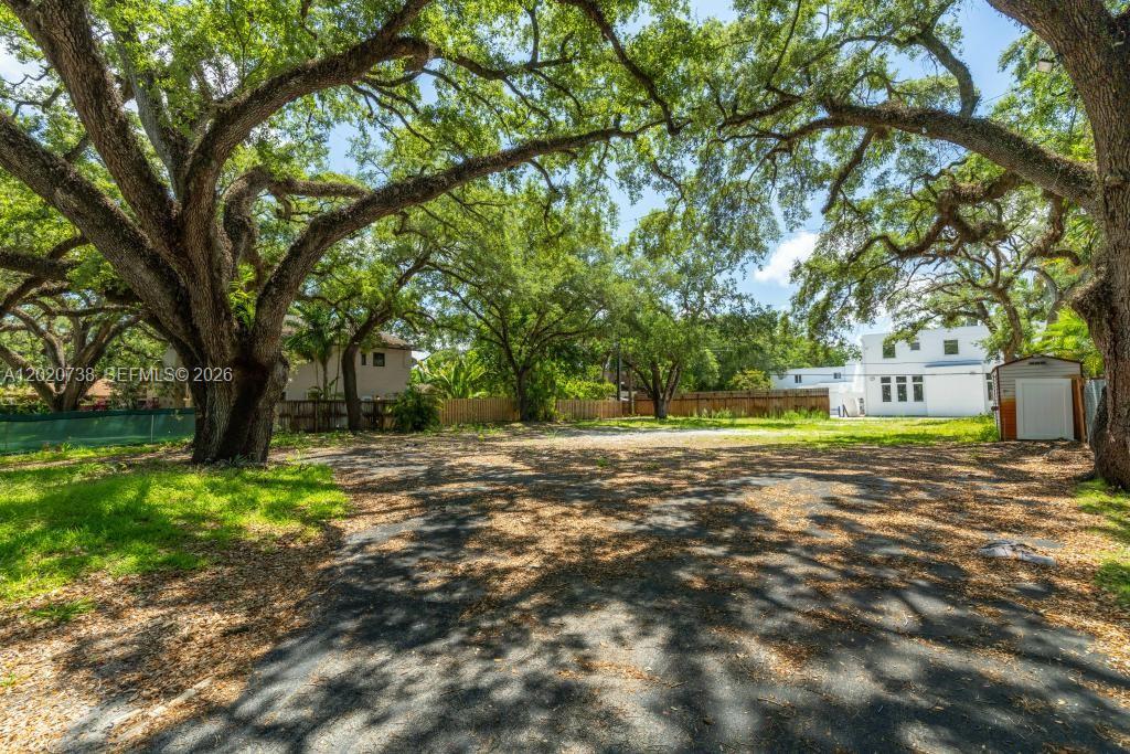 Unique opportunity to build a new home to the desired level of detail. Located in a covered area with large lots and no HOA.