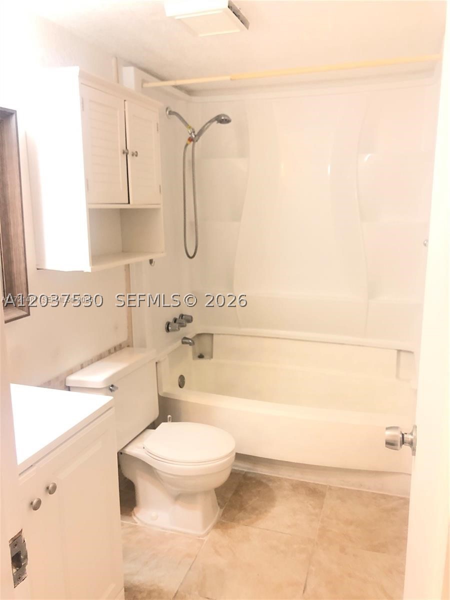 VILLAGE TOWNHOUSE POMPANO - Residential
