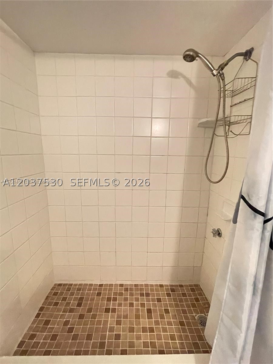 VILLAGE TOWNHOUSE POMPANO - Residential