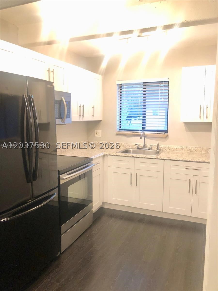 VILLAGE TOWNHOUSE POMPANO - Residential