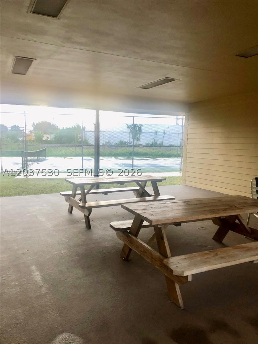 VILLAGE TOWNHOUSE POMPANO - Residential