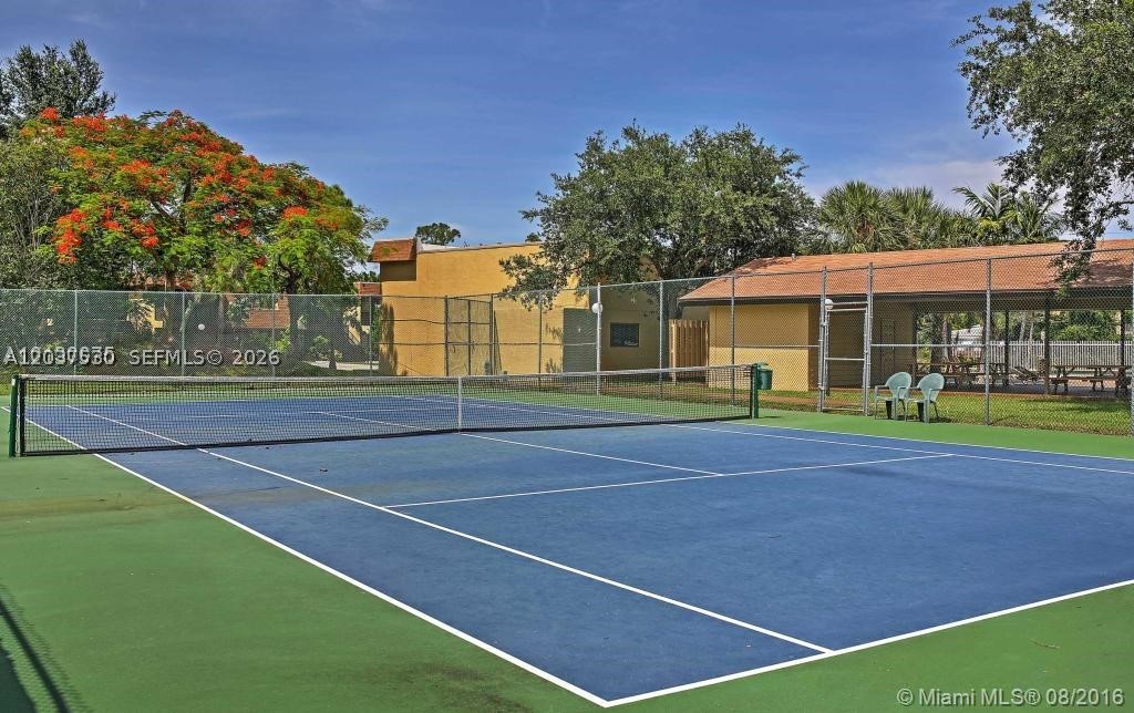 VILLAGE TOWNHOUSE POMPANO - Residential