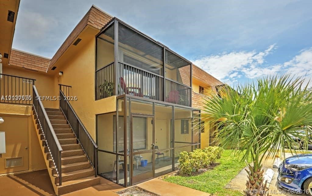 Beautifully maintained 2-bedroom, 2-bathroom condo featuring an updated kitchen and a highly desirable open-concept floor plan, perfect for both everyday living and entertaining. The spacious living and dining areas flow seamlessly together, creating a bright and inviting atmosphere.
Both generously sized bedrooms offer walk-in closets, providing ample storage and comfort. Enjoy your morning coffee or unwind after a long day on the large private balcony. The unit also includes the convenience of an in-unit washer and dryer.
Residents of this well-kept, pet-friendly community enjoy a variety of amenities, including a large outdoor swimming pool, kiddie pool, resurfaced tennis court, and a covered lounge and barbecue area by the pool.
Ideally located just minutes from beautiful beaches, shopping, dining, and entertainment, this condo offers the perfect combination of comfort, convenience, and lifestyle.