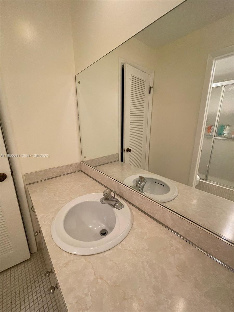 EMERALD HILLS C C APTS CO - Residential