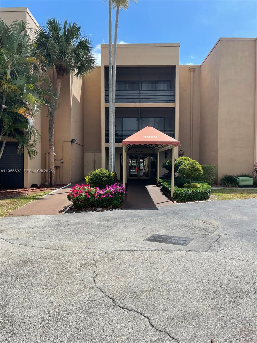 EMERALD HILLS C C APTS CO - Residential