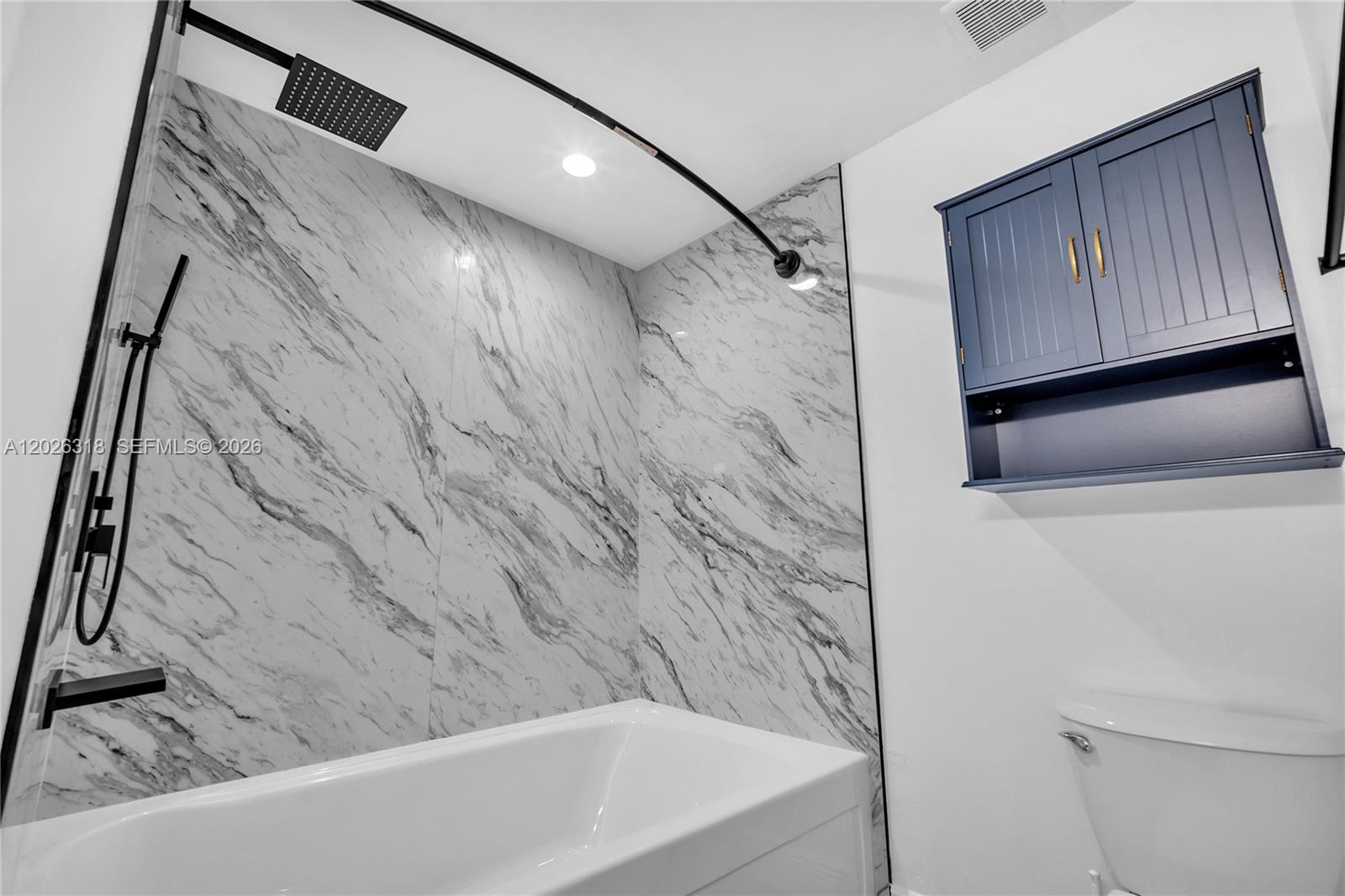 EMERALD OAKS 2 CONDO - Residential Lease