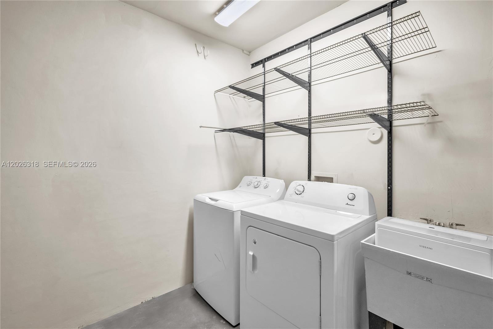 EMERALD OAKS 2 CONDO - Residential Lease
