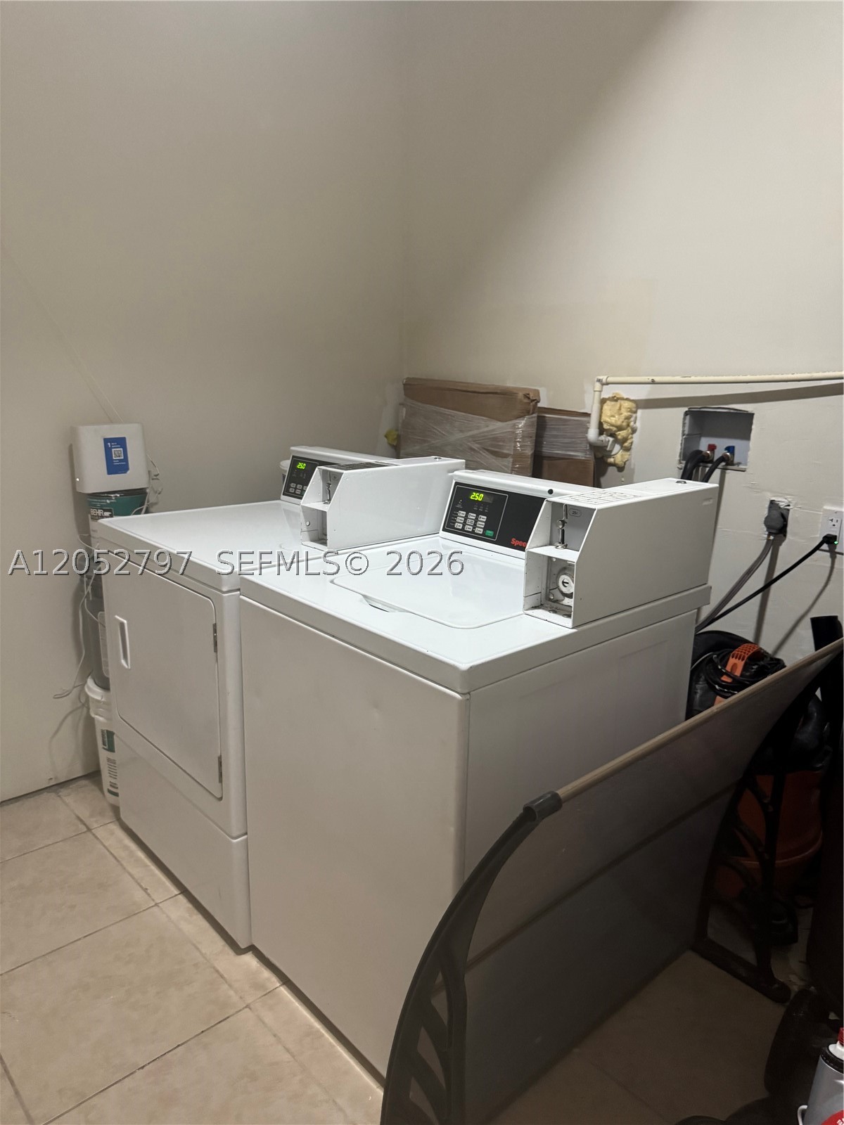 CAROLINDA PARK - Residential Lease
