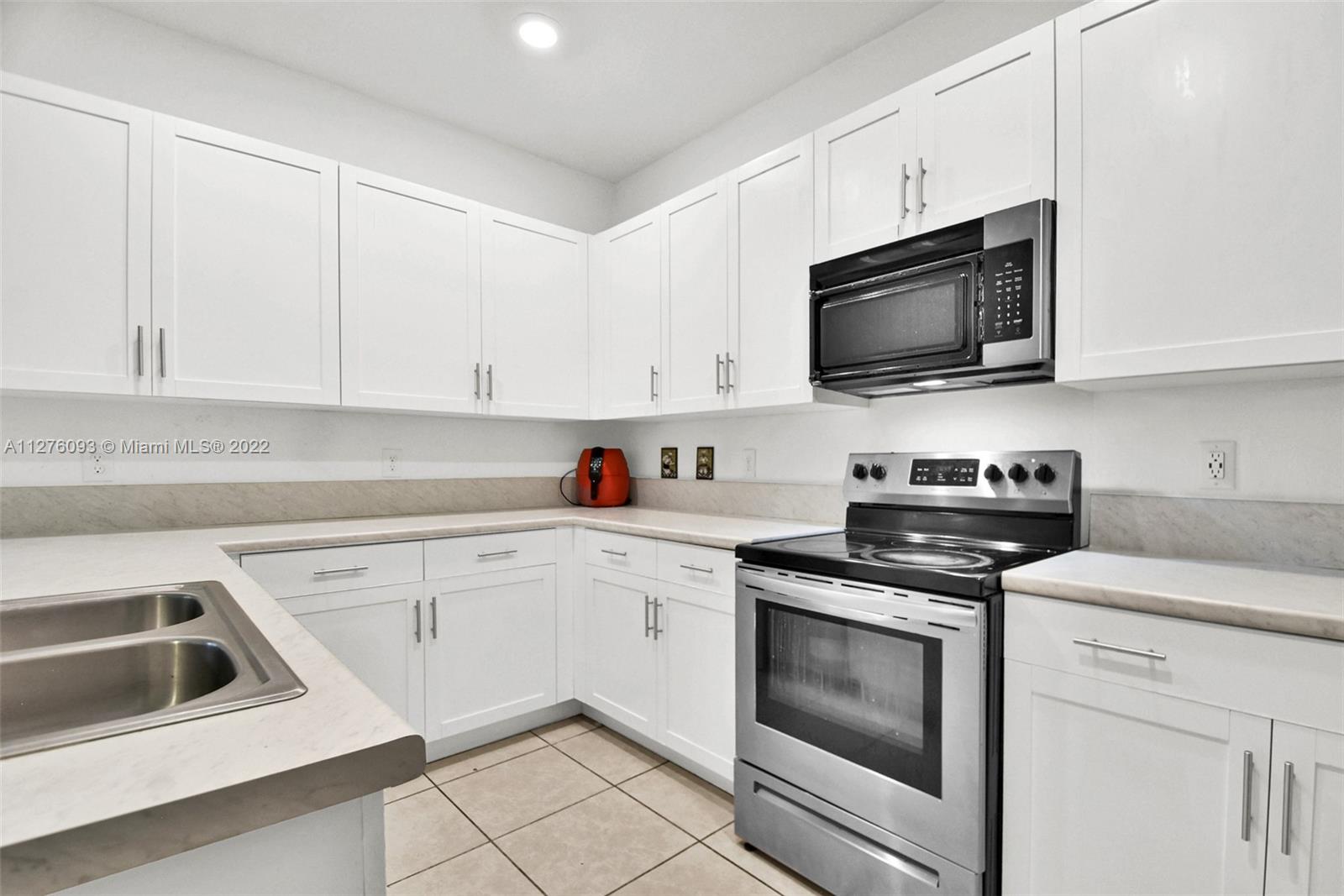 VIA VENTURA NEIGHBORHOOD - Residential