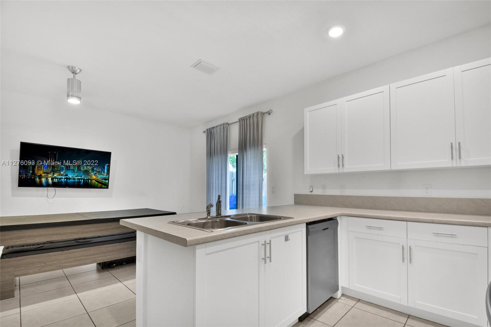 VIA VENTURA NEIGHBORHOOD - Residential
