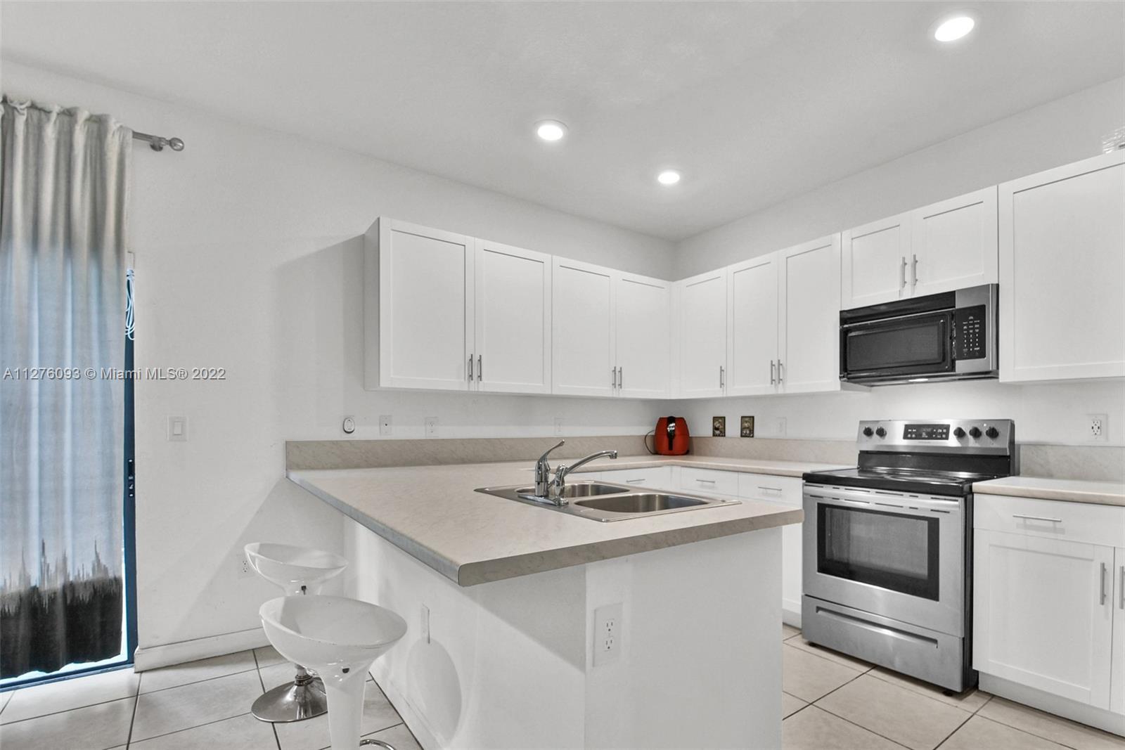 VIA VENTURA NEIGHBORHOOD - Residential