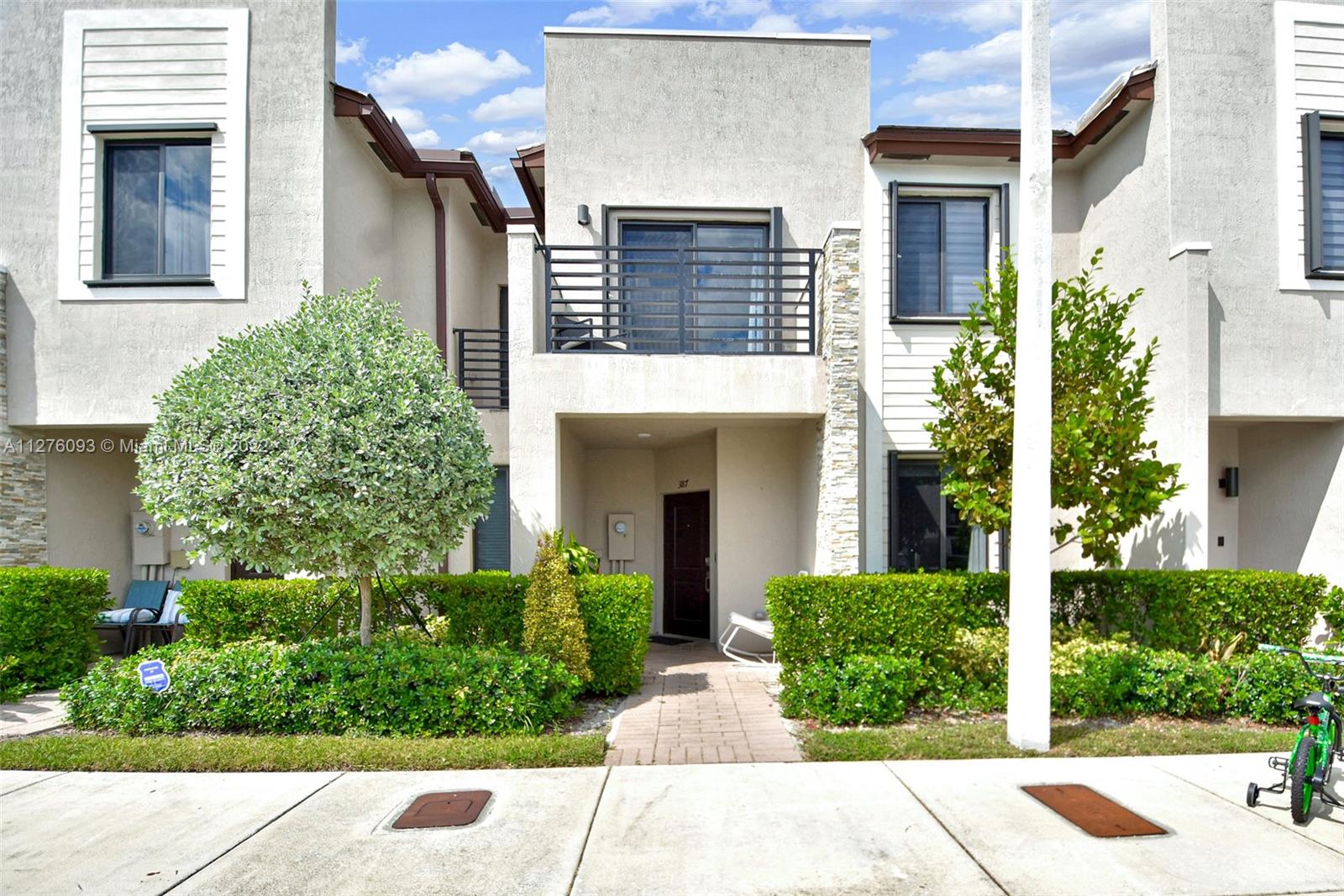 VIA VENTURA NEIGHBORHOOD - Residential