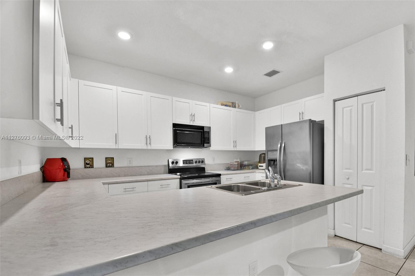 VIA VENTURA NEIGHBORHOOD - Residential