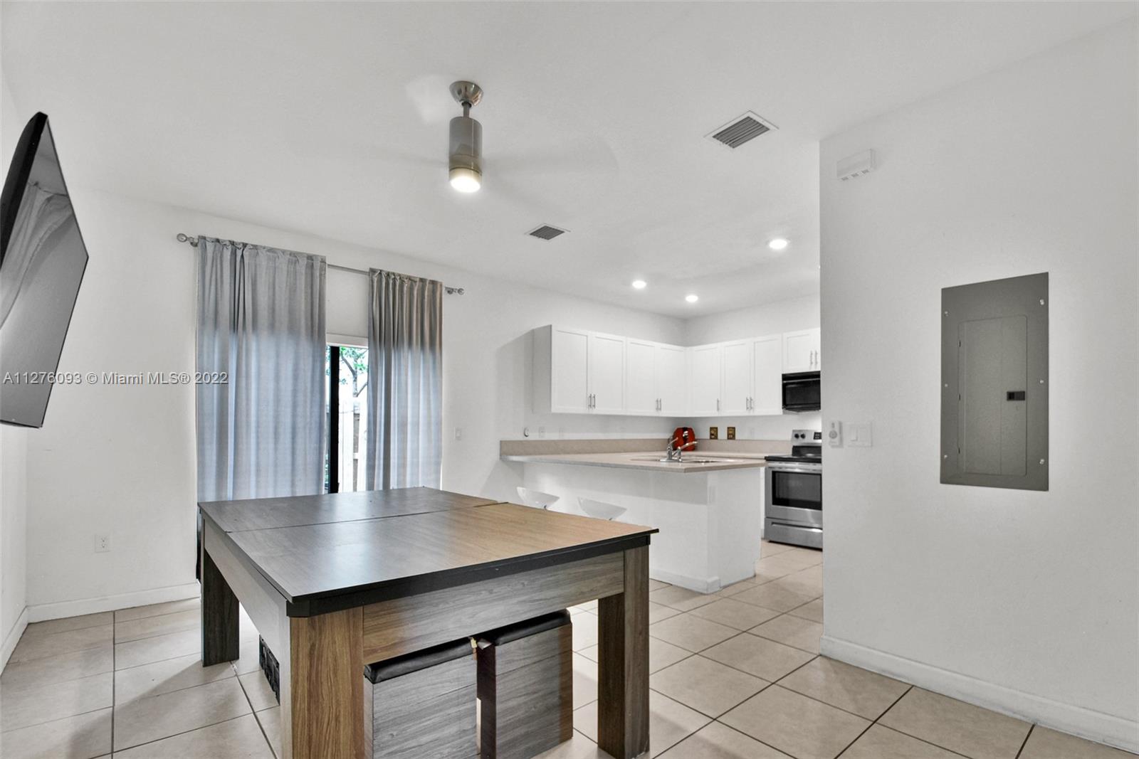 VIA VENTURA NEIGHBORHOOD - Residential
