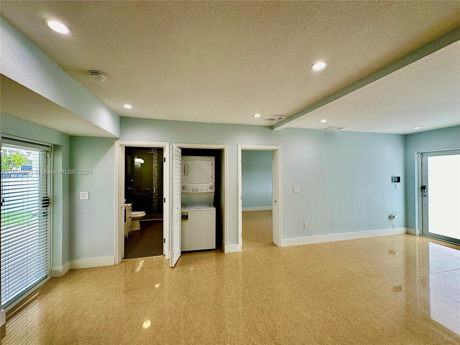 BREEZY ACRES - Residential Lease