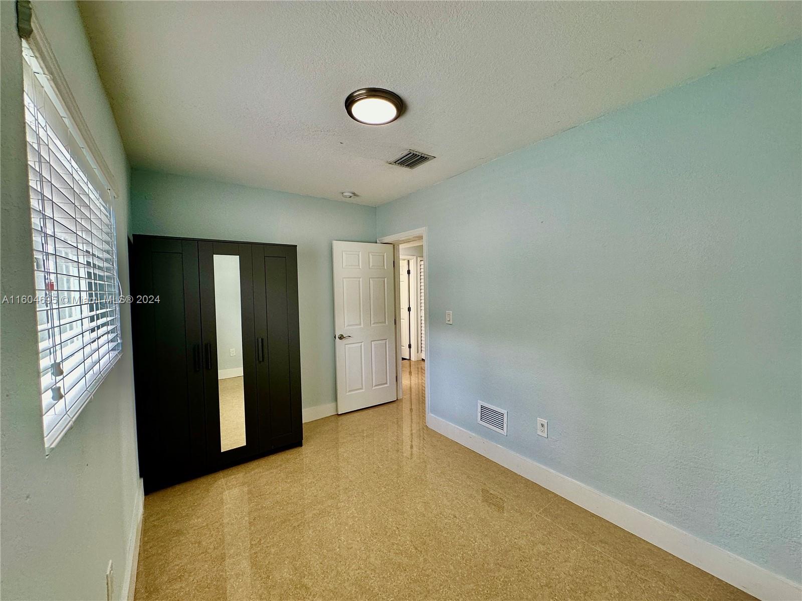 BREEZY ACRES - Residential Lease