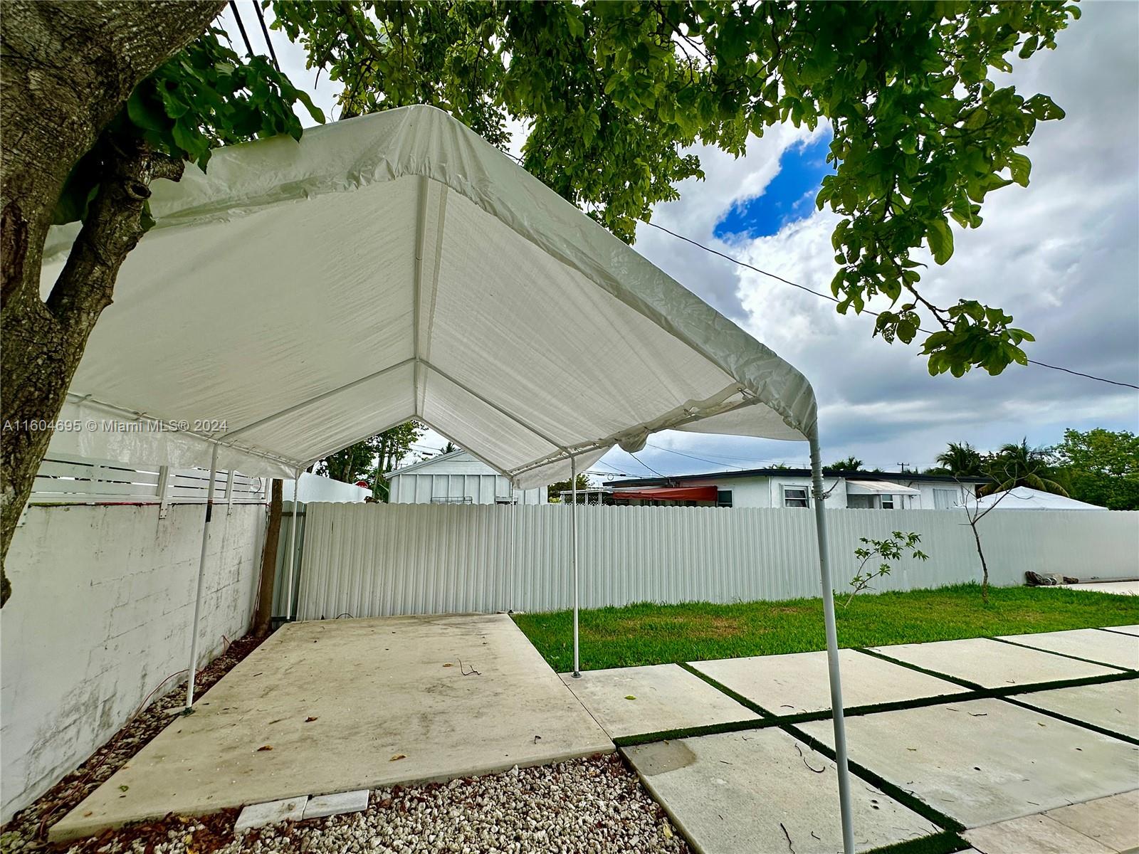 BREEZY ACRES - Residential Lease