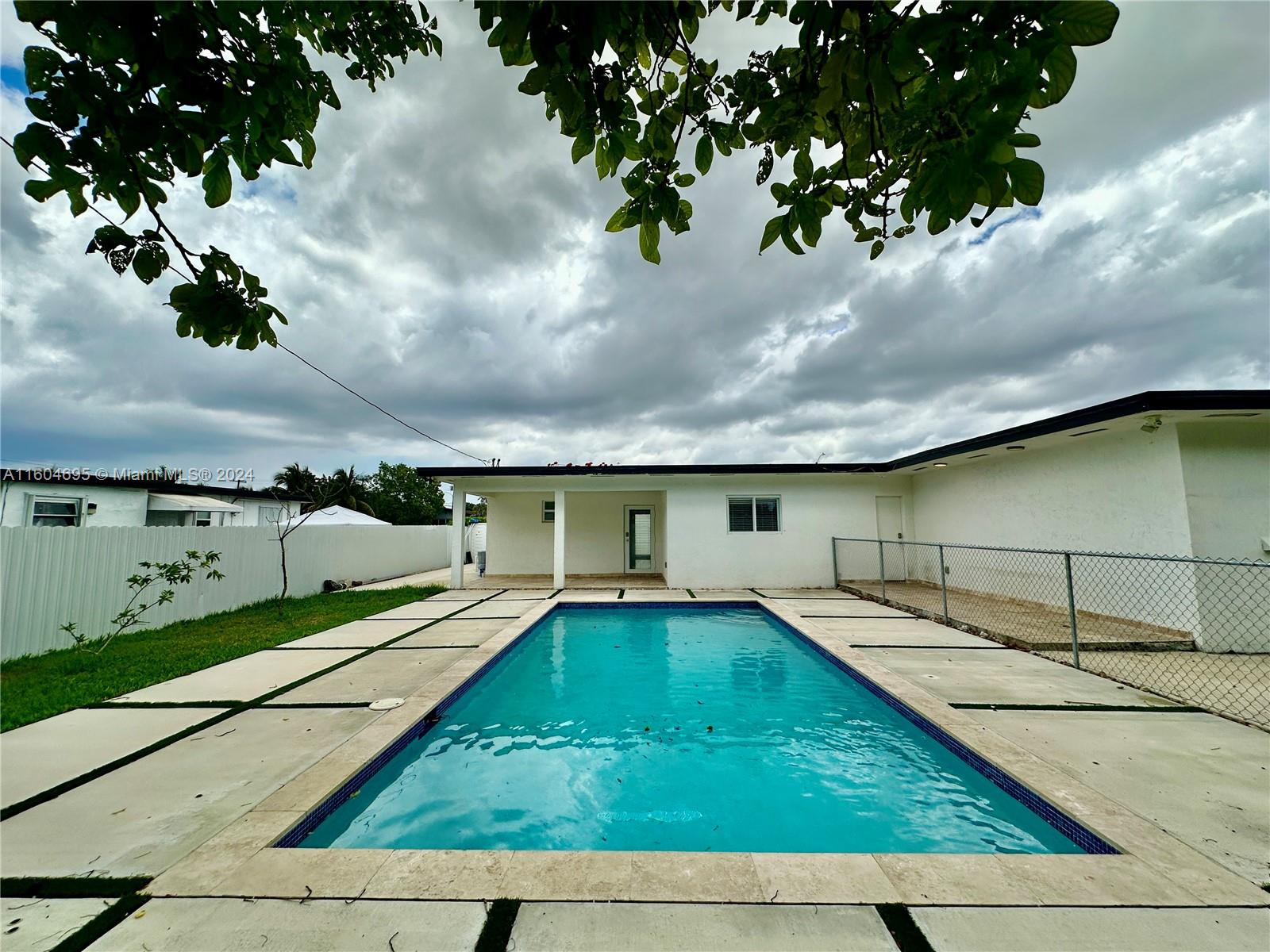 BREEZY ACRES - Residential Lease