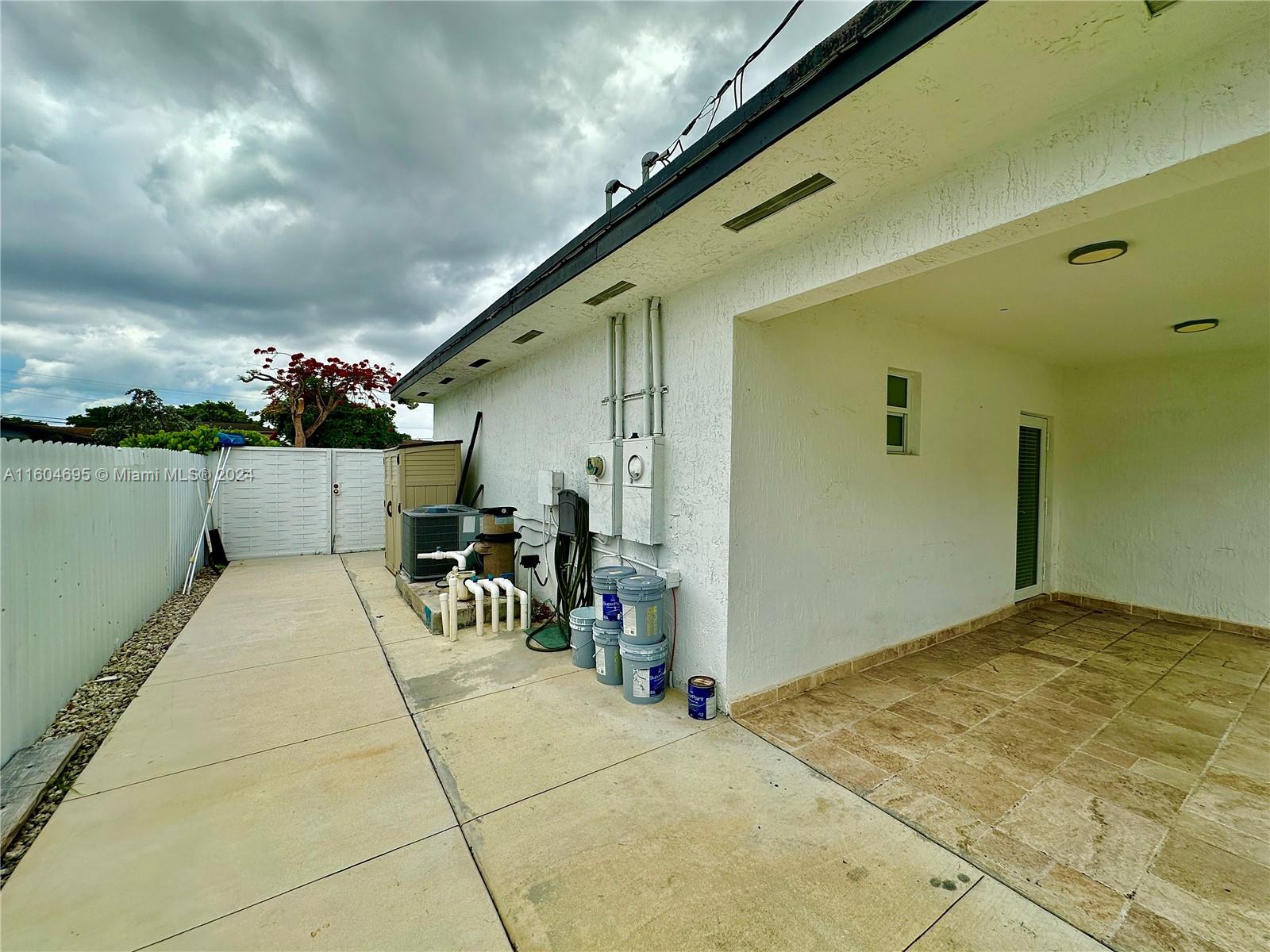 BREEZY ACRES - Residential Lease