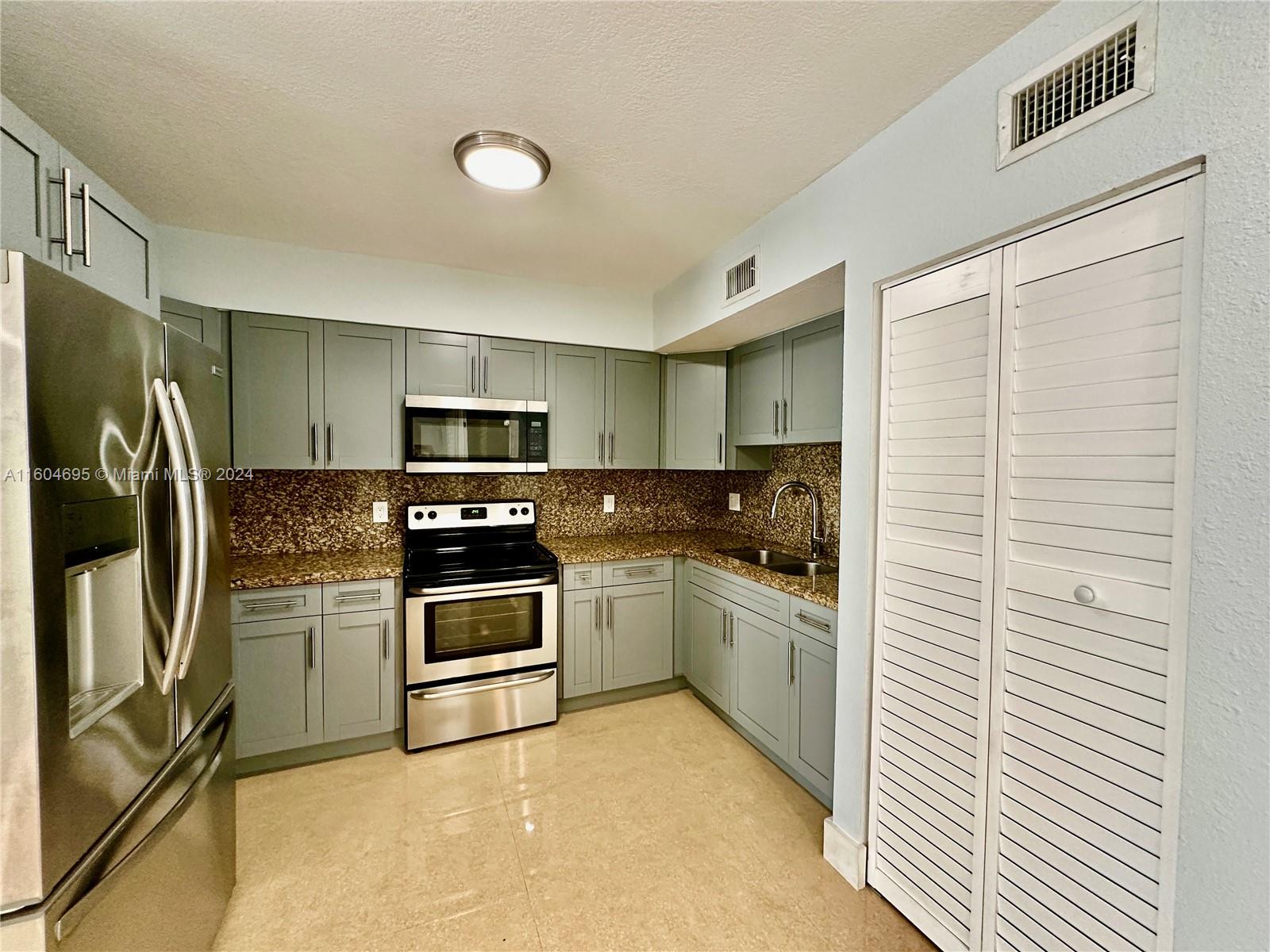 BREEZY ACRES - Residential Lease