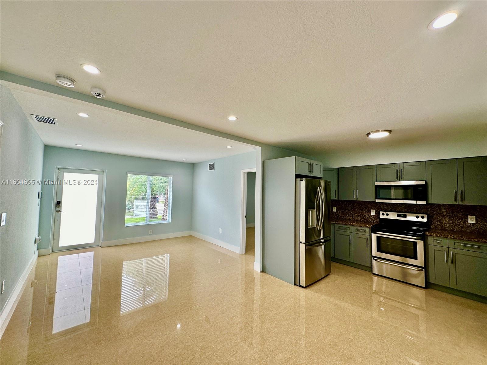 BREEZY ACRES - Residential Lease