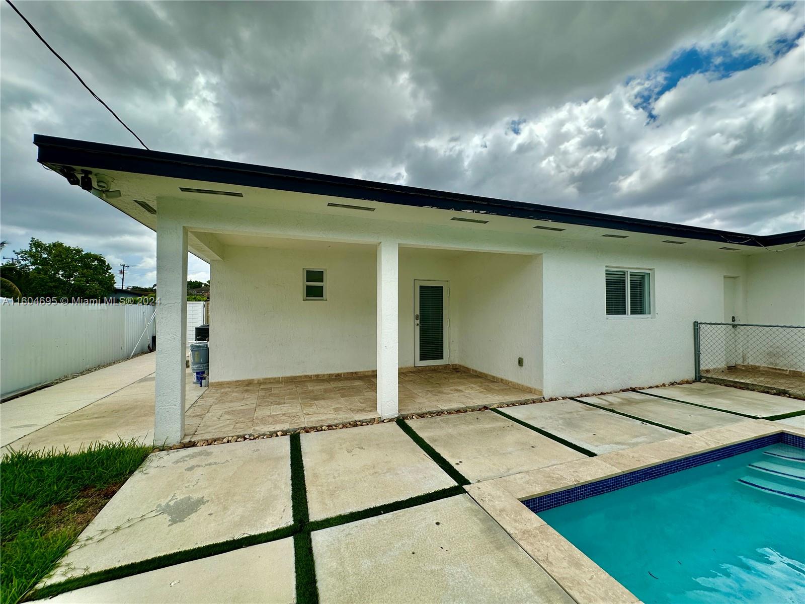 BREEZY ACRES - Residential Lease