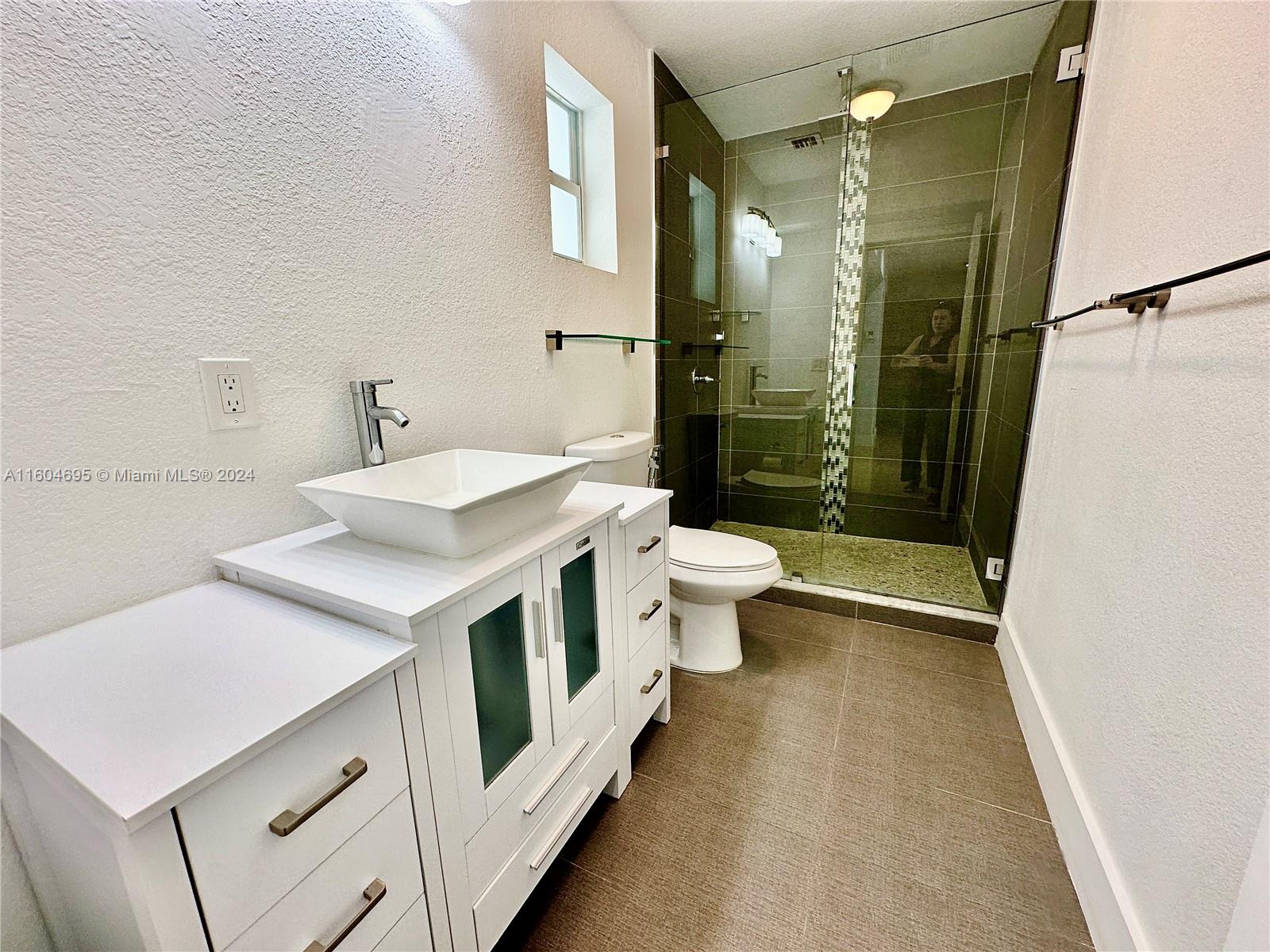 BREEZY ACRES - Residential Lease