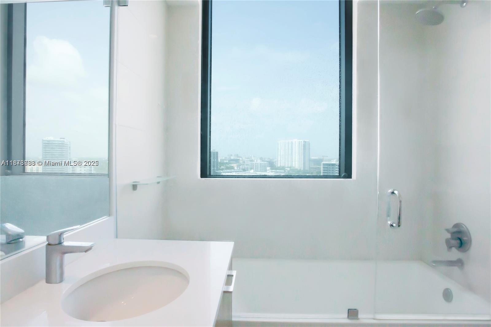PARAISO BAYVIEWS CONDO - Residential