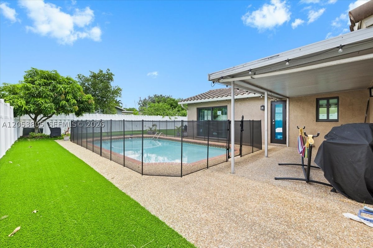 ROYAL PALM POINTE - Residential