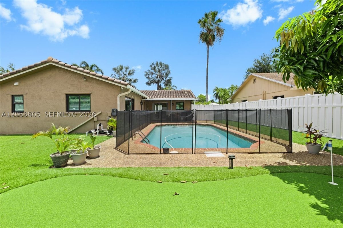 ROYAL PALM POINTE - Residential