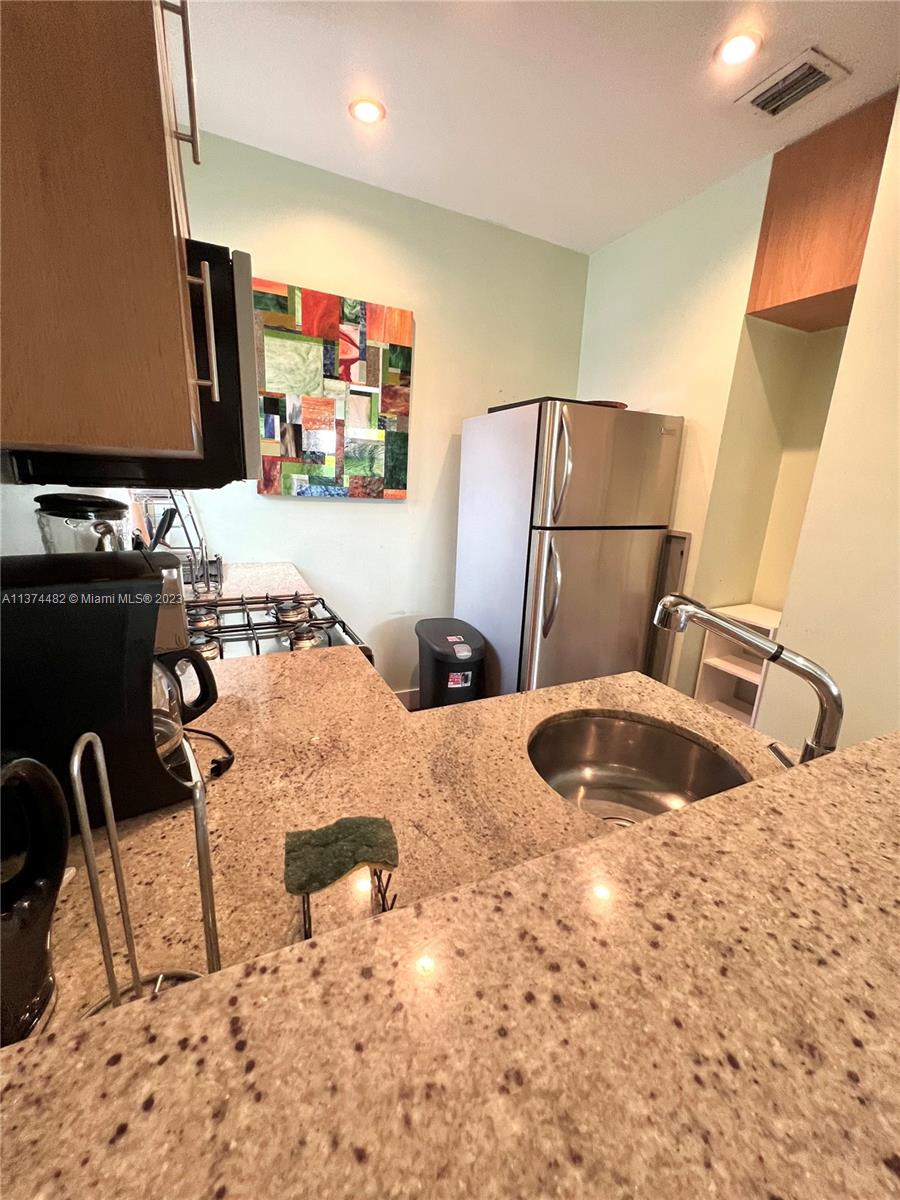 WHISPER  CONDO - Residential Lease