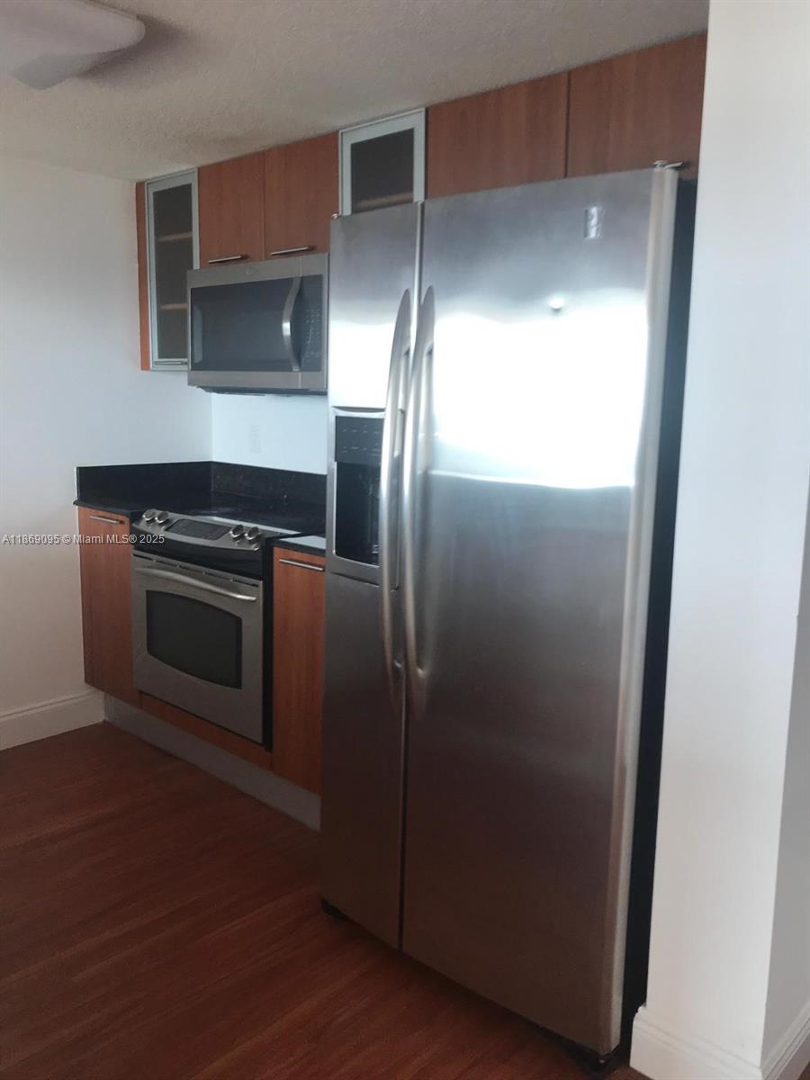 Spacious unit in convenient location near highways and shopping.