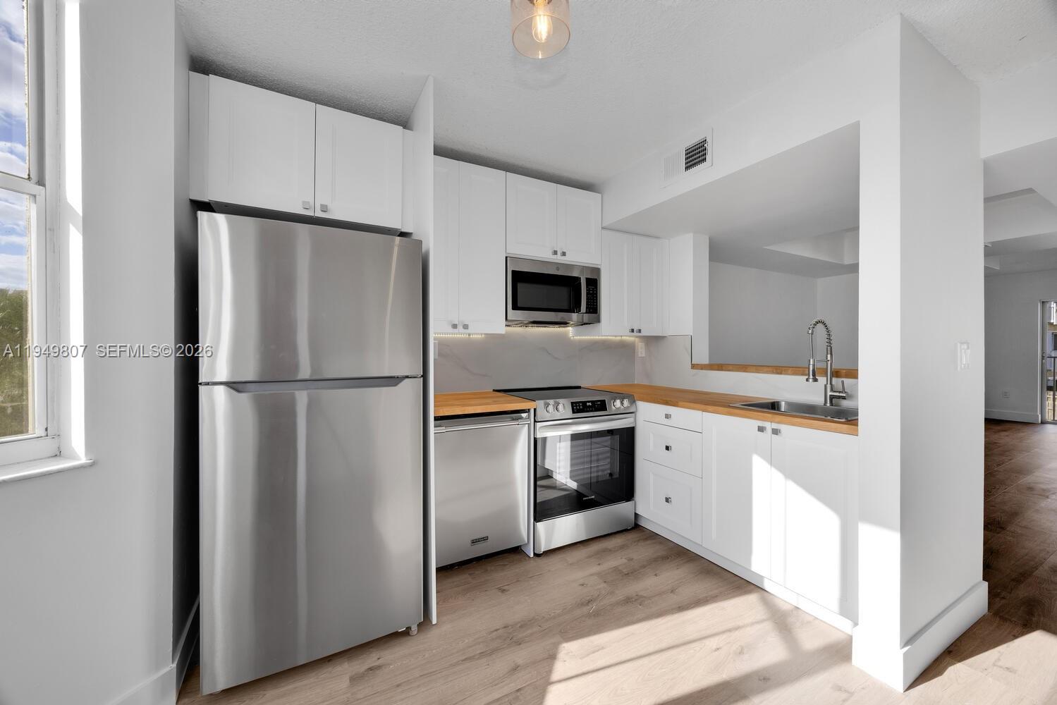 THE RIVIERA AT CORAL LAKE - Residential