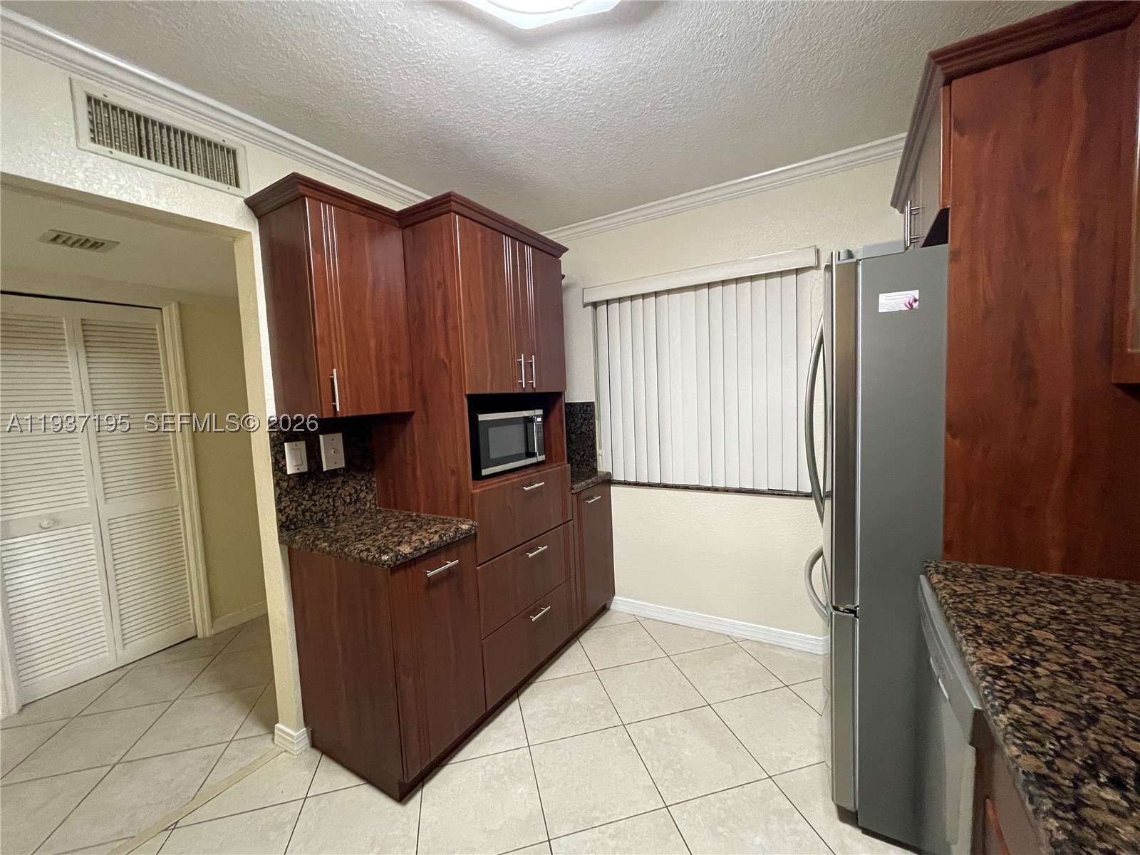 SADDLE CLUB GARDEN APTS - Residential