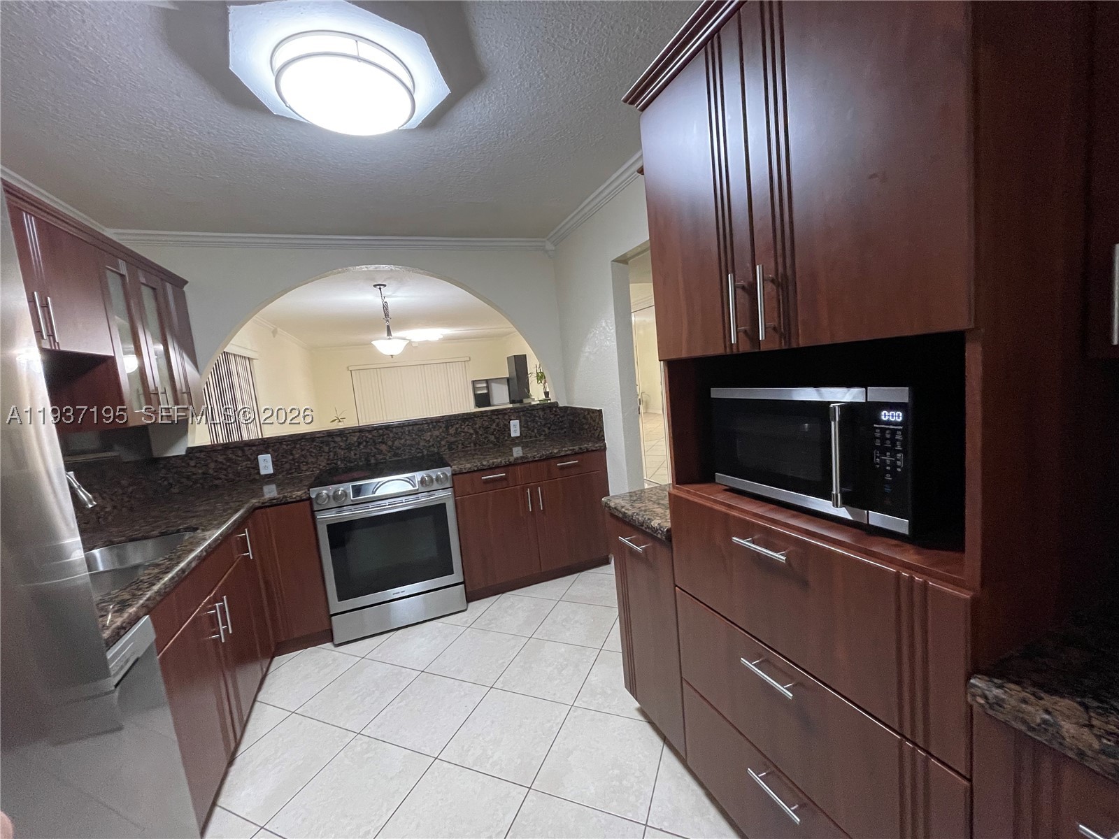 SADDLE CLUB GARDEN APTS - Residential