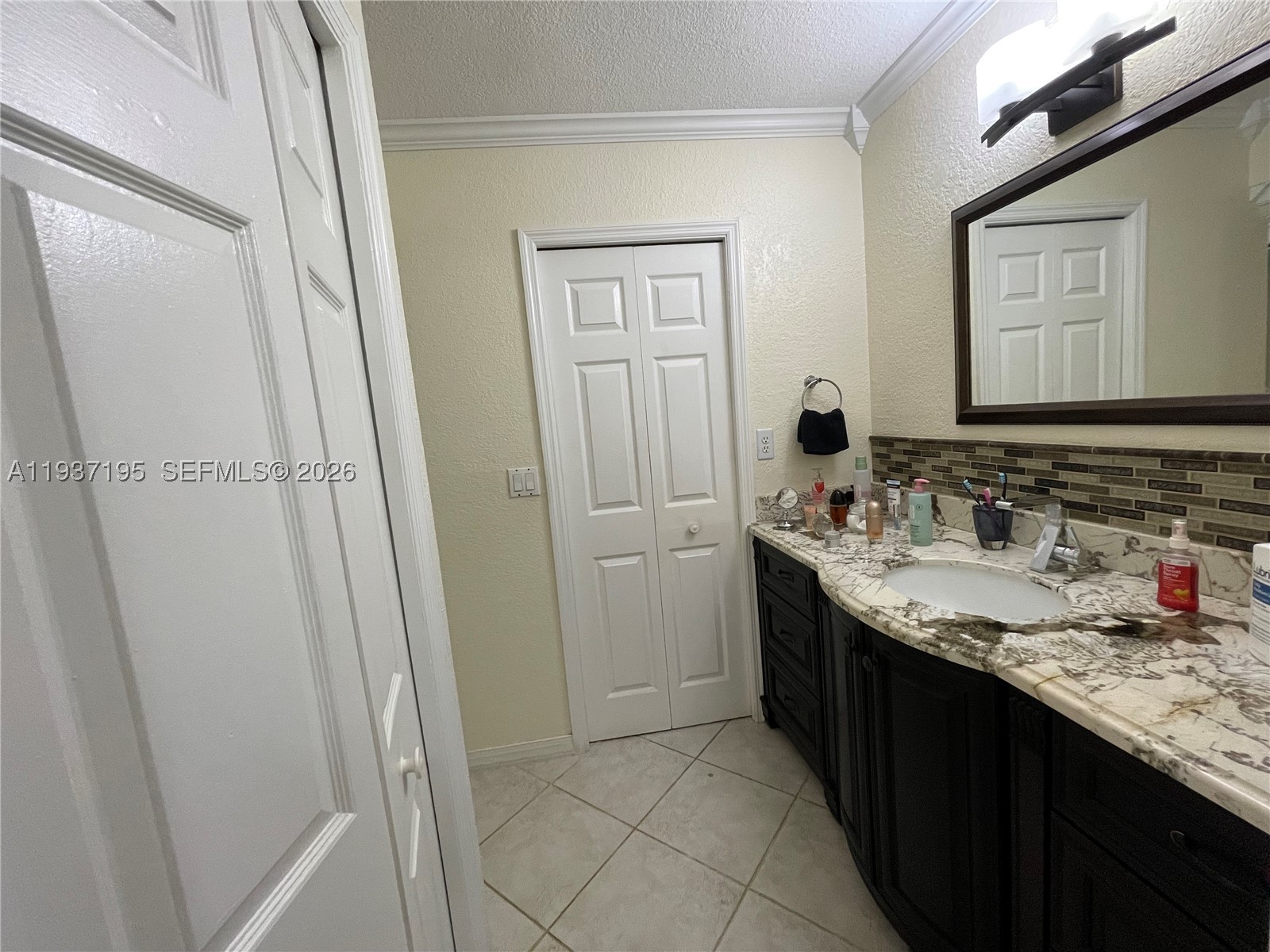 SADDLE CLUB GARDEN APTS - Residential