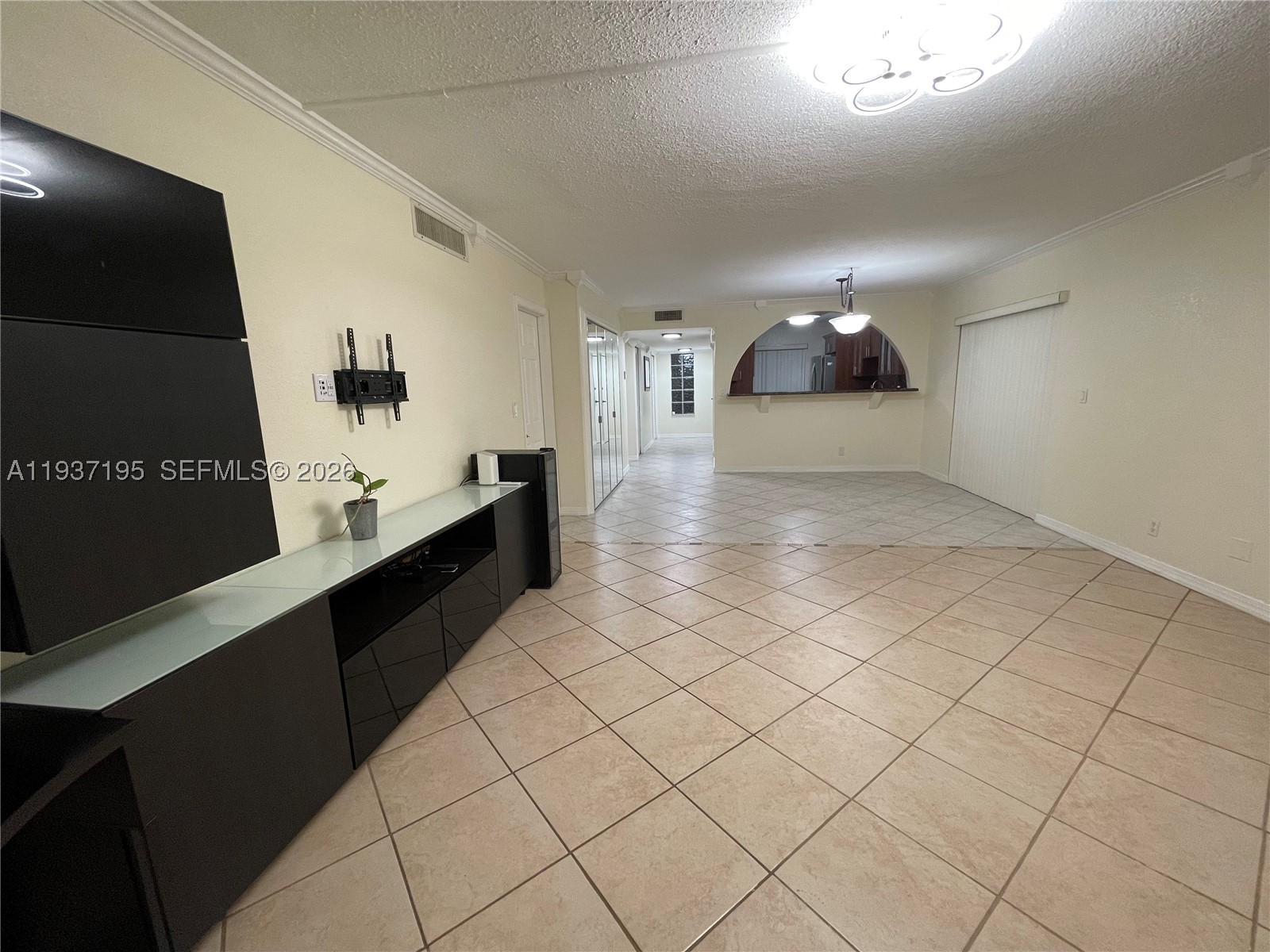 SADDLE CLUB GARDEN APTS - Residential