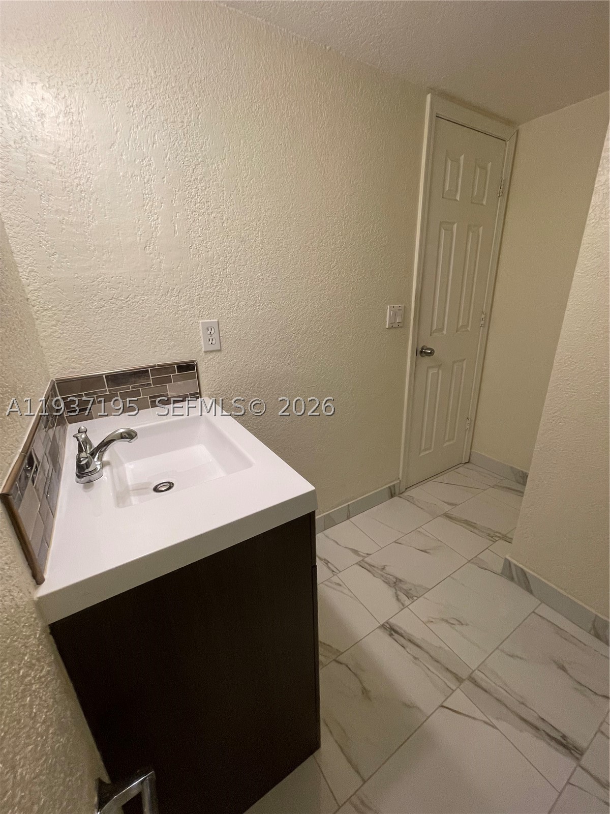 SADDLE CLUB GARDEN APTS - Residential