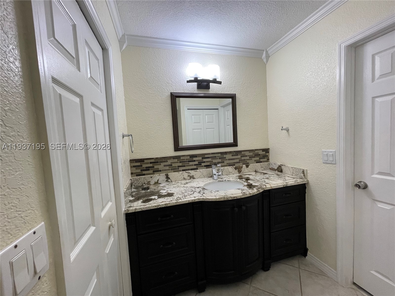 SADDLE CLUB GARDEN APTS - Residential