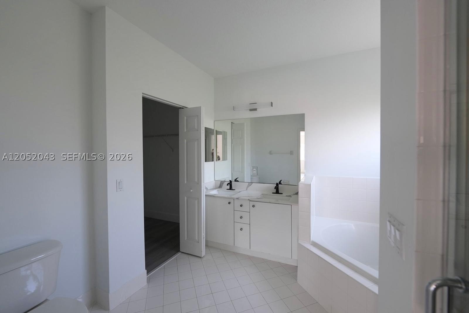 LAKES BY THE BAY KAYE - Residential Lease