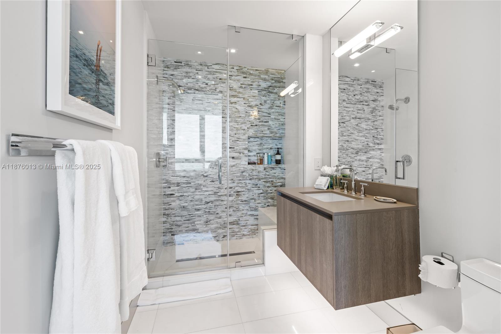 CONTINUUM ON SOUTH BEACH - Residential
