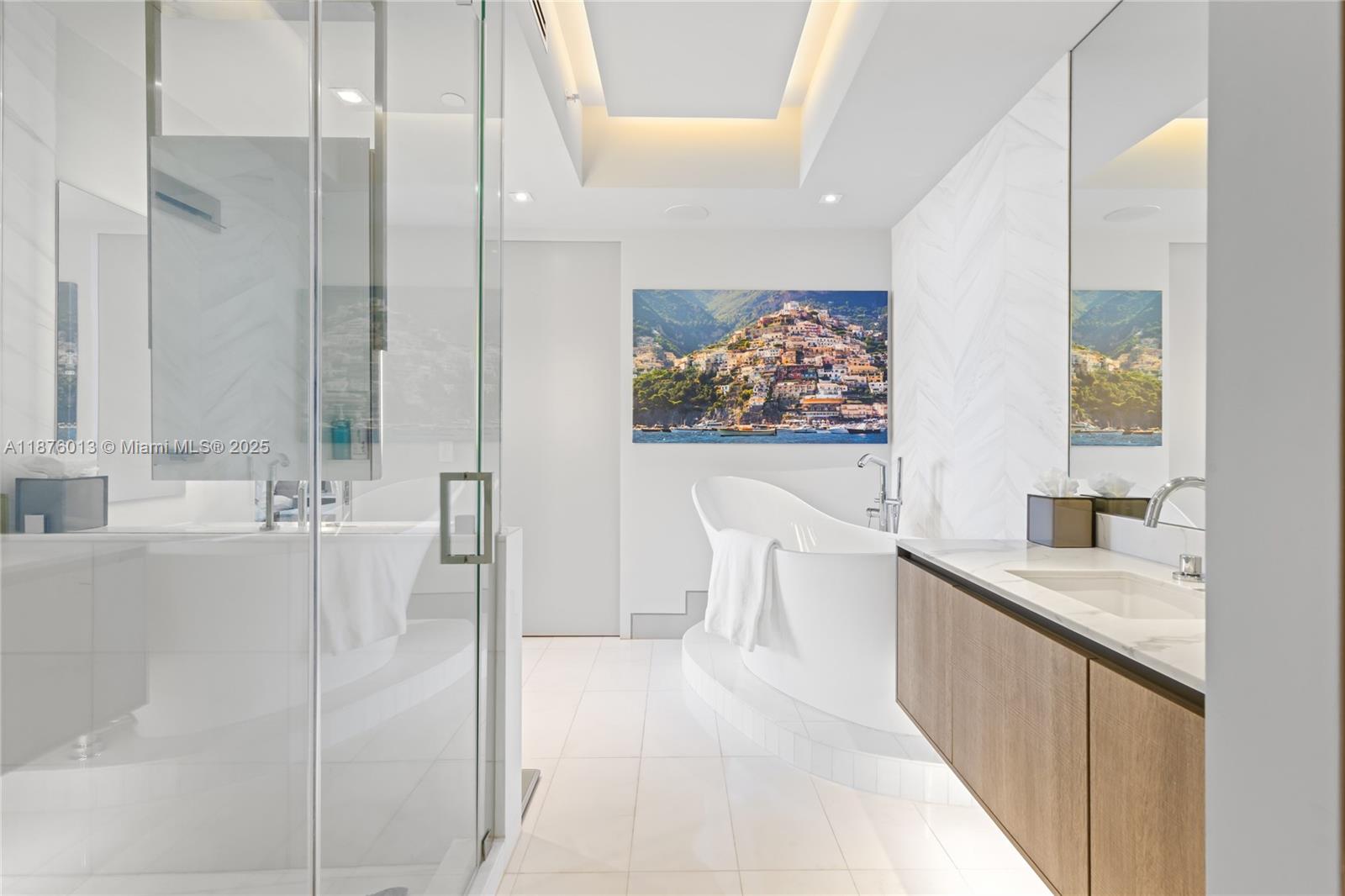 CONTINUUM ON SOUTH BEACH - Residential