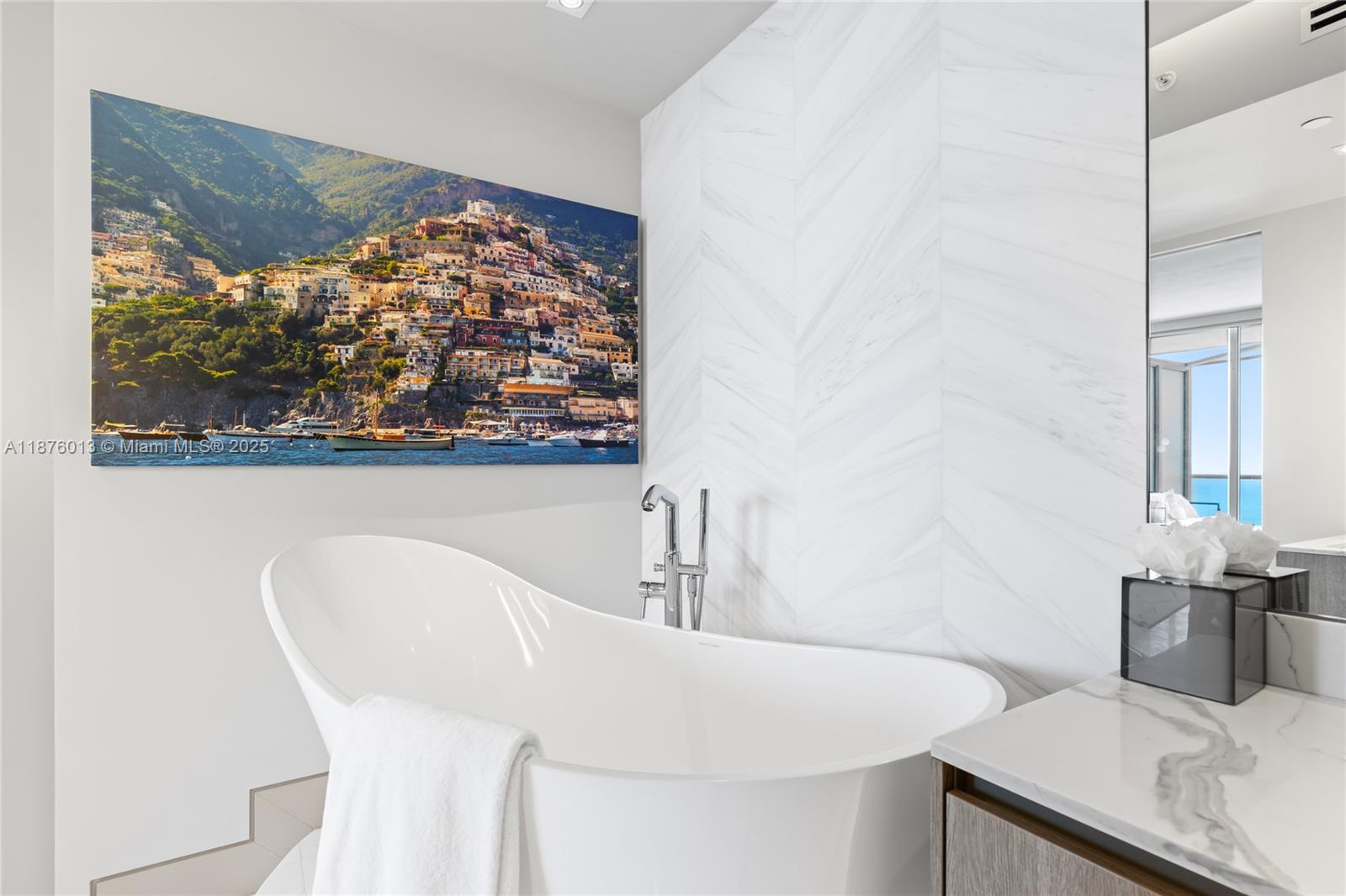 CONTINUUM ON SOUTH BEACH - Residential